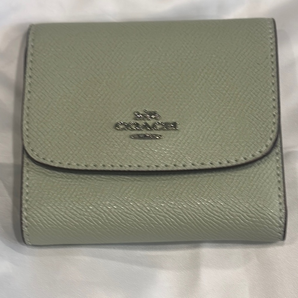 NWT Coach Pale Ivy Green Leather 3 Fold Crossgrain Leather Wallet F87588
